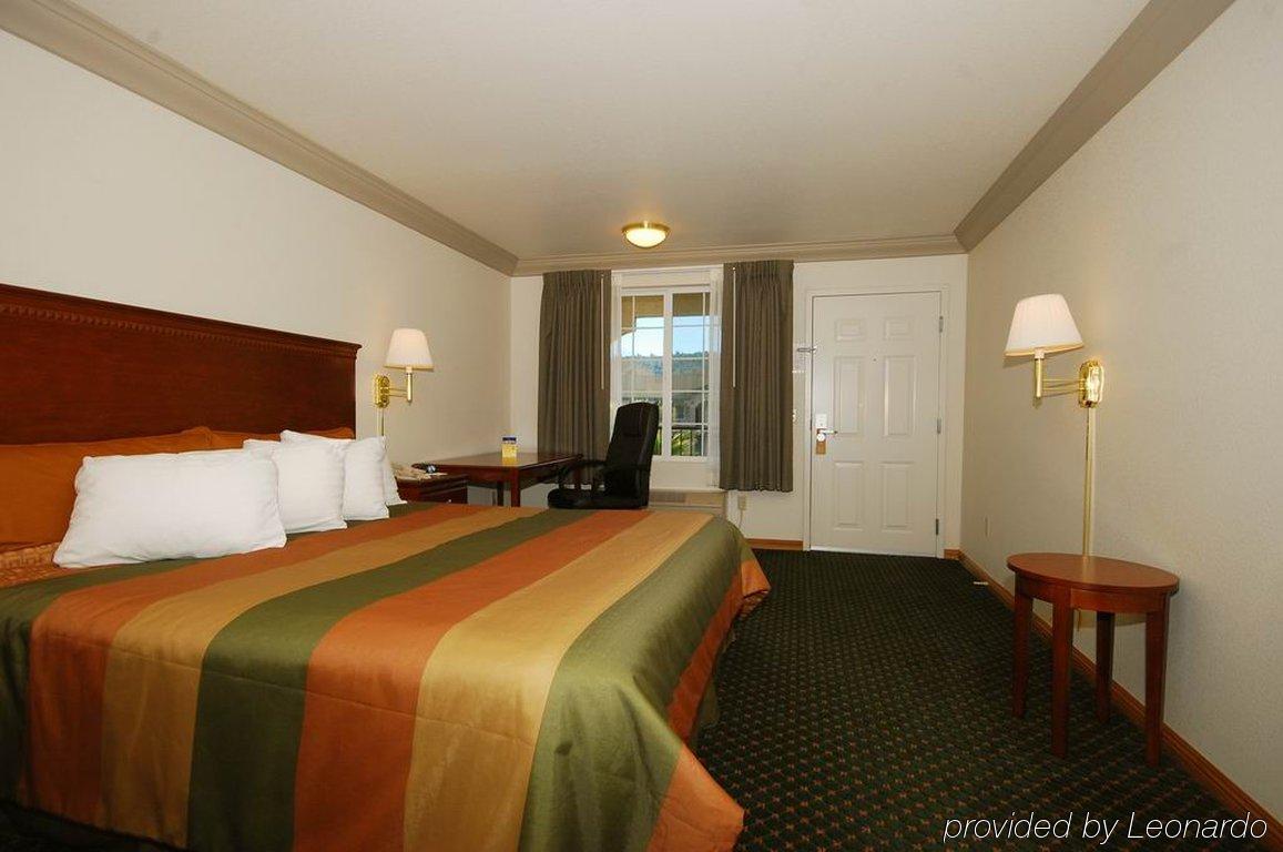 Cloverdale Wine Country Inn & Suites Bilik gambar